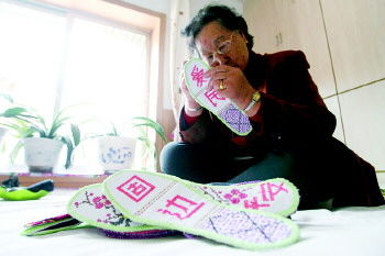  ���S�@��Ҫ�{�x�Ă���,81�q��������G÷��Ů�������p����100�pЬ�|��