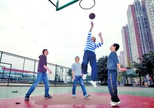 �f����Ƭ���M(f��i)�����һȺ80��լ�С�Óլ��