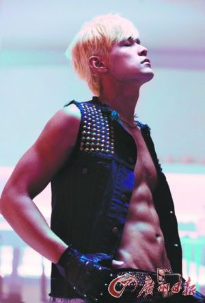 �H�������~��������(d��ng)�t������ľ�У�